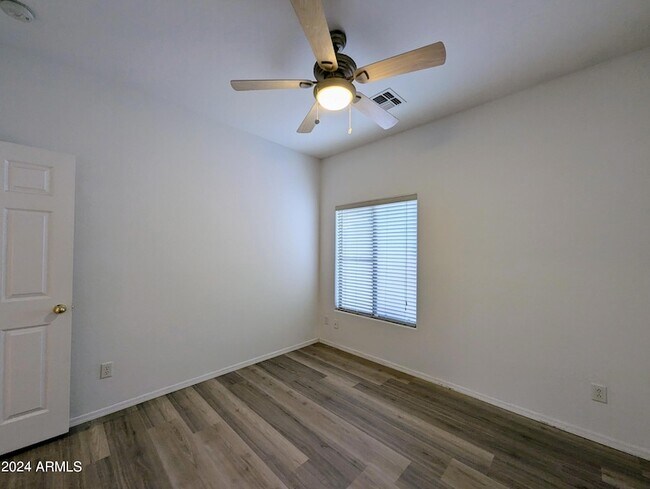 Building Photo - 1530 E Branham Ln