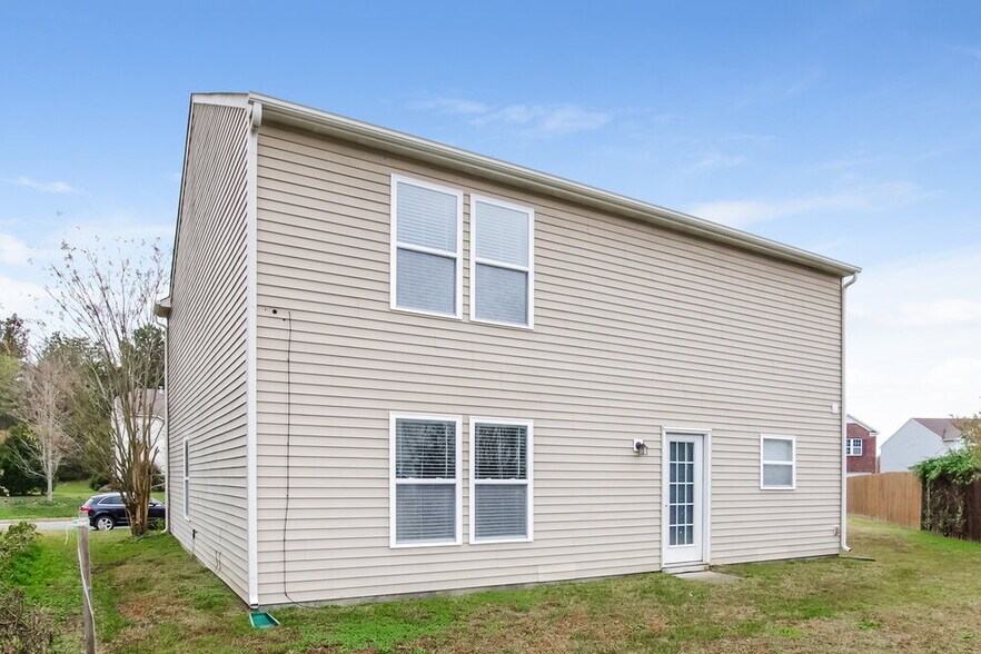Building Photo - 14215 Luscombe Farm Rd
