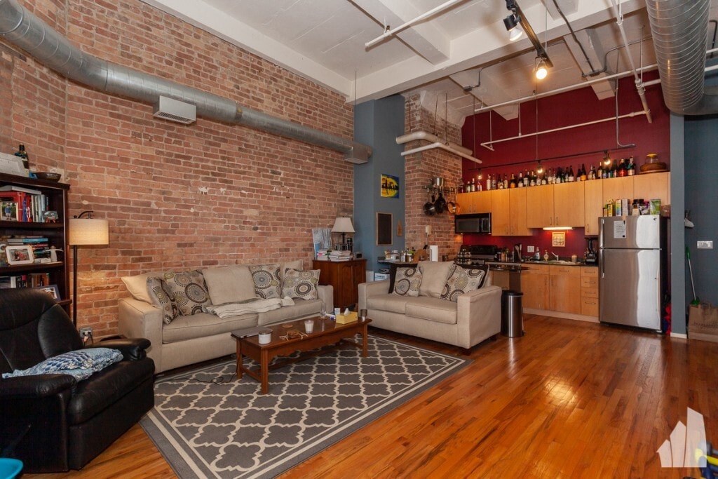 Building Photo - 420 S Clinton St