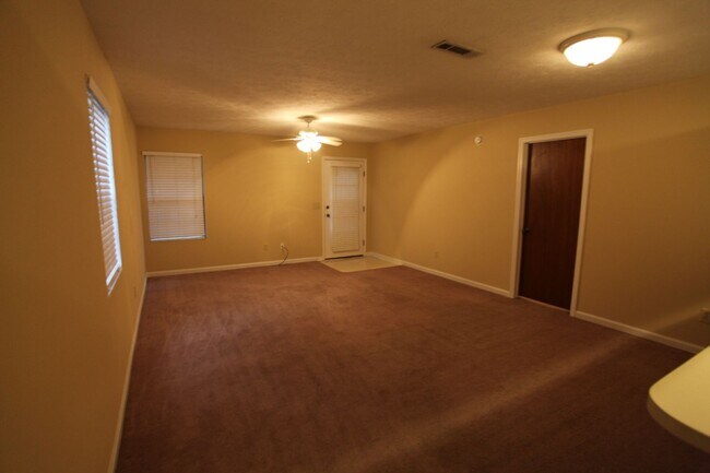 Building Photo - Cedar Chase Duplex Available July 15th!