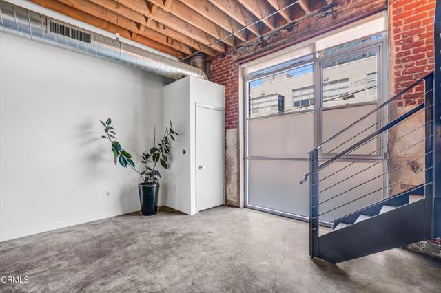 Building Photo - 527 Molino St