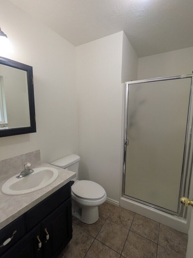 Building Photo - 564 S Goosenest Dr