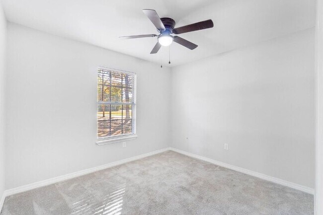 Building Photo - 4744 Young Rd
