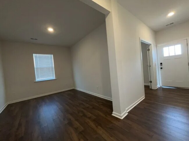 Building Photo - Beautiful Piedmont Home