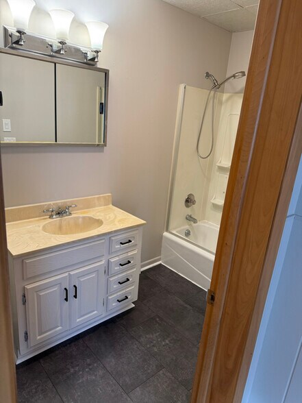 Building Photo - 809 McLean Ave