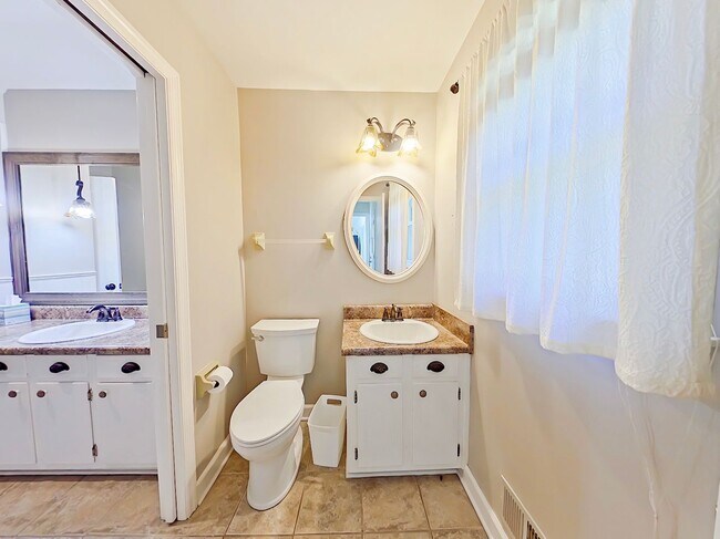 Building Photo - 3 Bedroom 2 Bath in National Hills