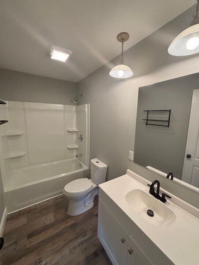 Building Photo - Freshly Renovated Rancher!