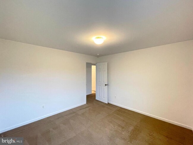 Building Photo - 44994 Serenity Farm Ln