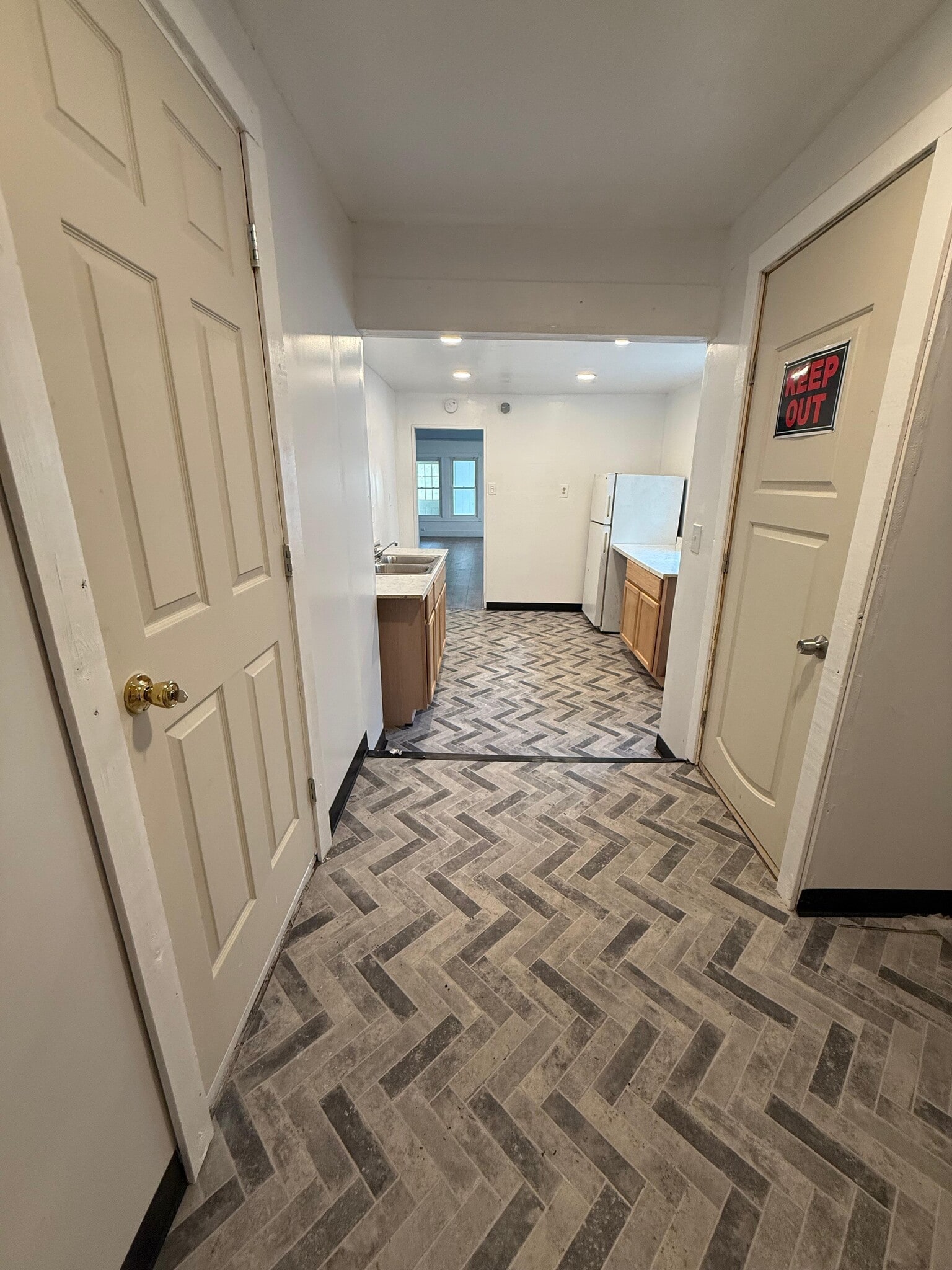 Building Photo - 10 Stannard Ave