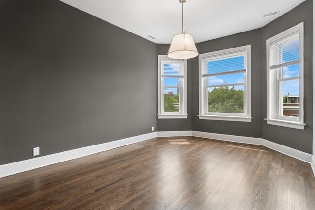 Building Photo - 1408 W Belle Plaine Ave