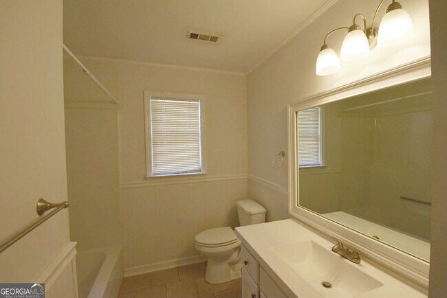 Building Photo - 98 Woodvalley Dr