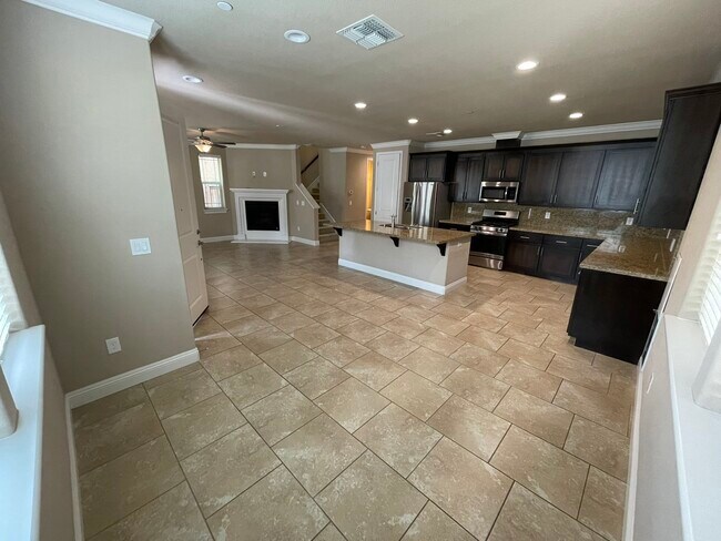 Building Photo - 677 Addison Ln