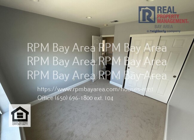 Building Photo - 250 Biarritz Ct