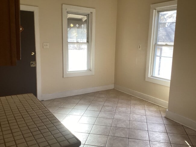 Building Photo - 3 bedroom Single Family ( Harambee )
