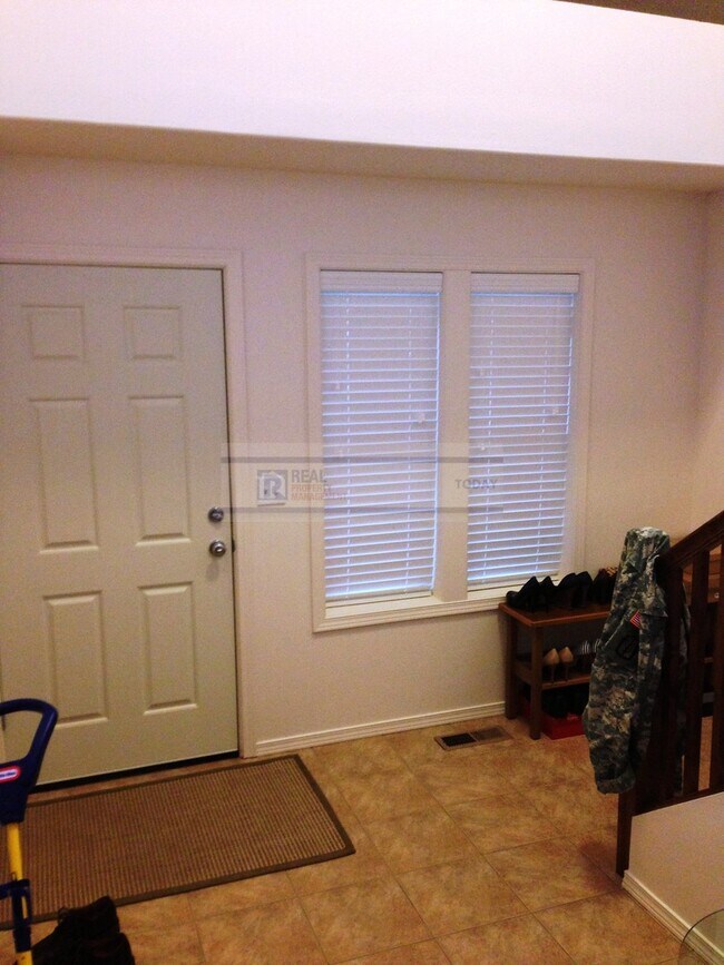 Building Photo - Beautiful 4 Bedroom Home Perfect for Enter...
