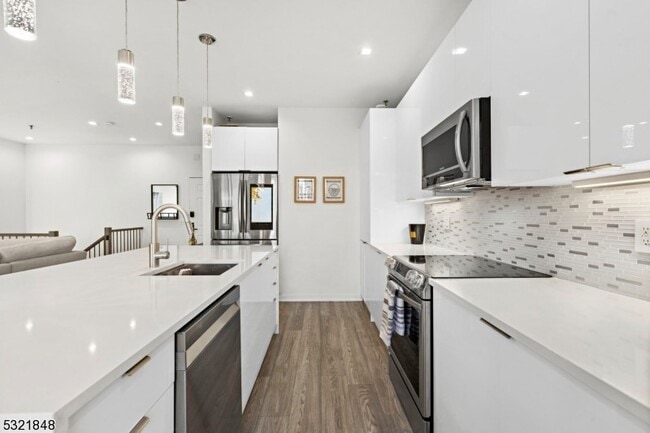 Building Photo - 1 Independence Way