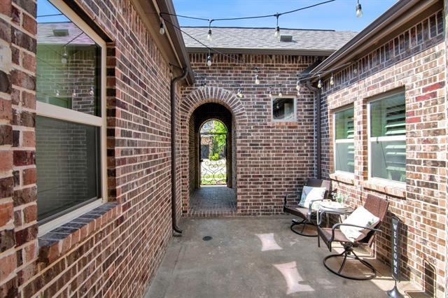Building Photo - 1205 Bull Valley Way