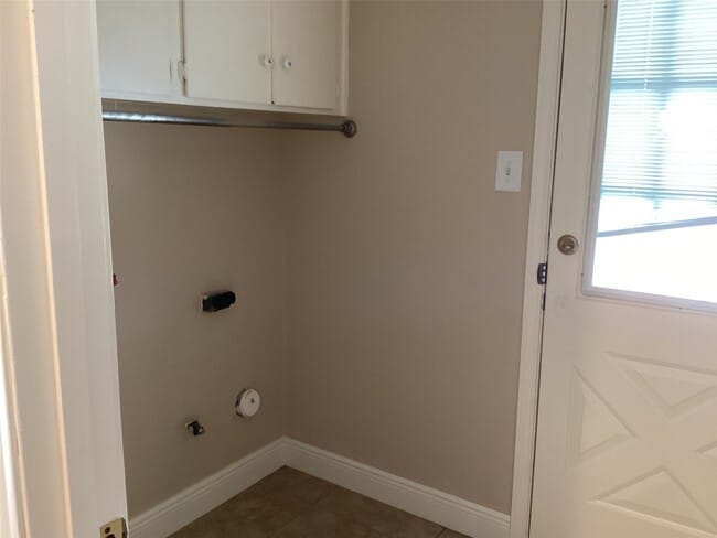 Building Photo - 2031 Millhouse Rd