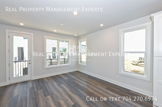 Building Photo - 2140 Terwilliger Terrace