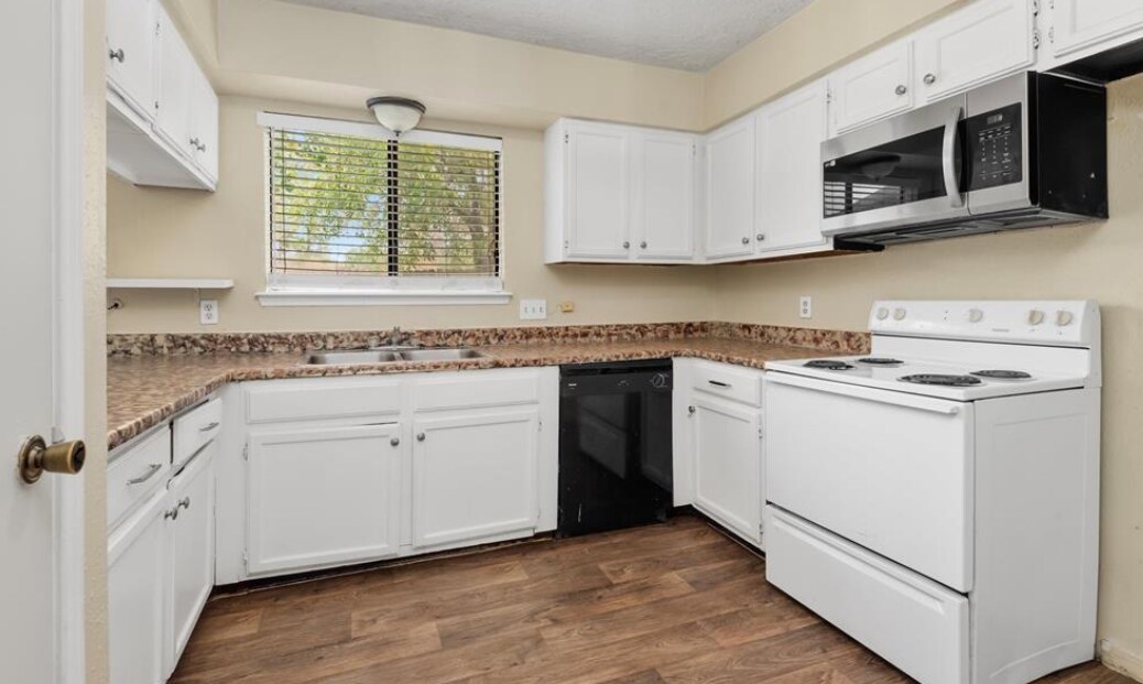Building Photo - 10038 Spring Place Dr