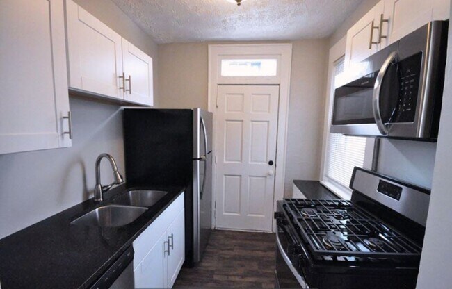 Building Photo - Dimora