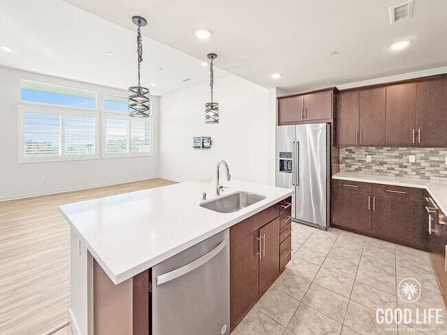 Building Photo - 3B/2BA Home with Private Elevator & Mountain Views!