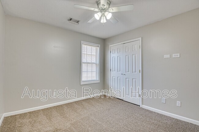 Building Photo - 2051 Sylvan Lake Dr