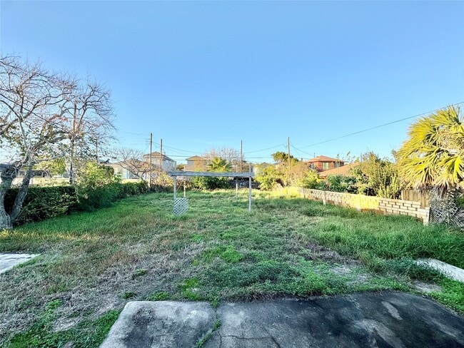 Building Photo - 3714 Avenue S 1/2