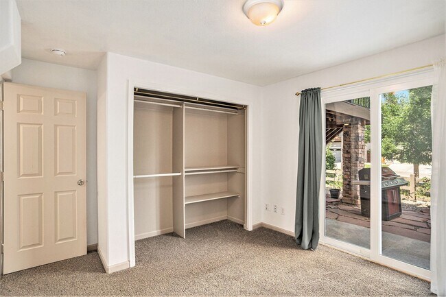 Building Photo - Beautiful 4 Bed, 3.5 Bath Home in Grant Ranch Neighborhood!
