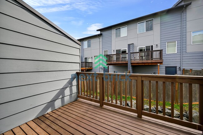 Building Photo - 3 Bed and 3 Bath Single Family Home is Available for Rent!