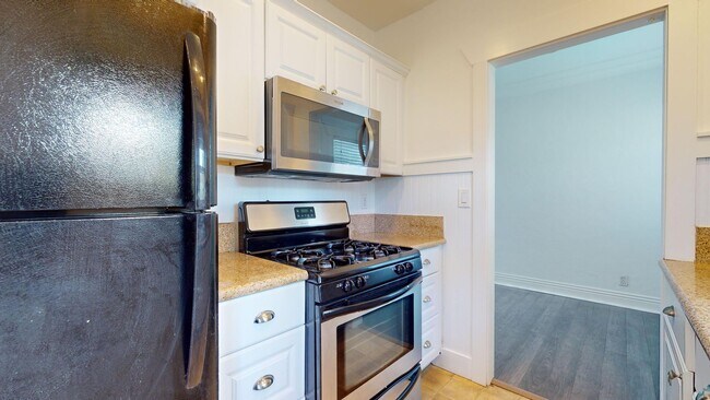 Building Photo - One Bedroom Available for Long Term Rent at the Tropicana Apartments in Coronado!