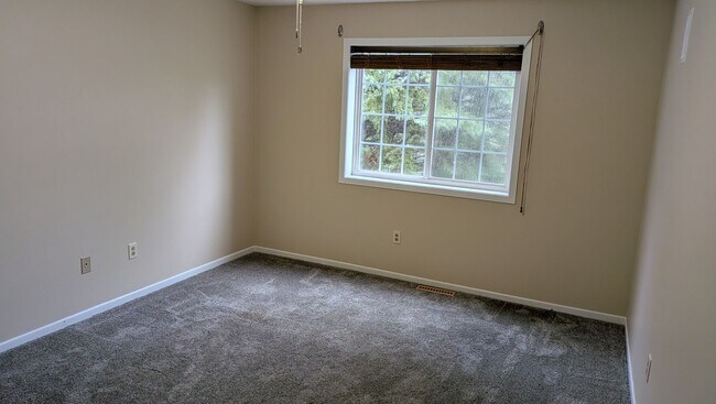 Building Photo - Stunning 2 Bedroom Home in The Heart of Eagan