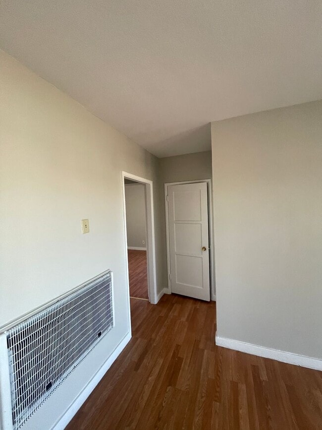 Building Photo - 6 Idaho Way