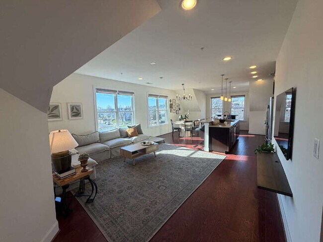 Building Photo - 1107 S Walter Reed Dr