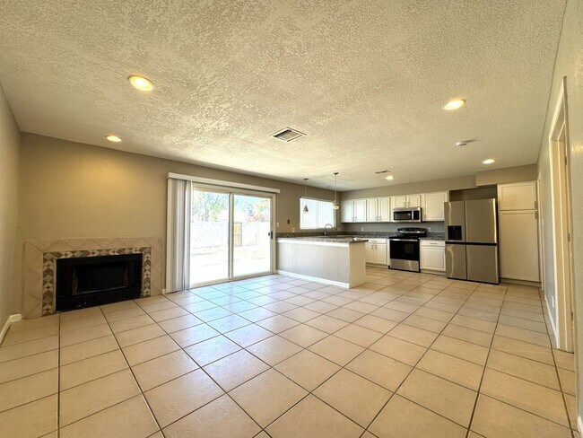 Building Photo - CORNER LOT 3 BEDROOM PLUS DEN WITH FIREPLACE AND LARGE YARD