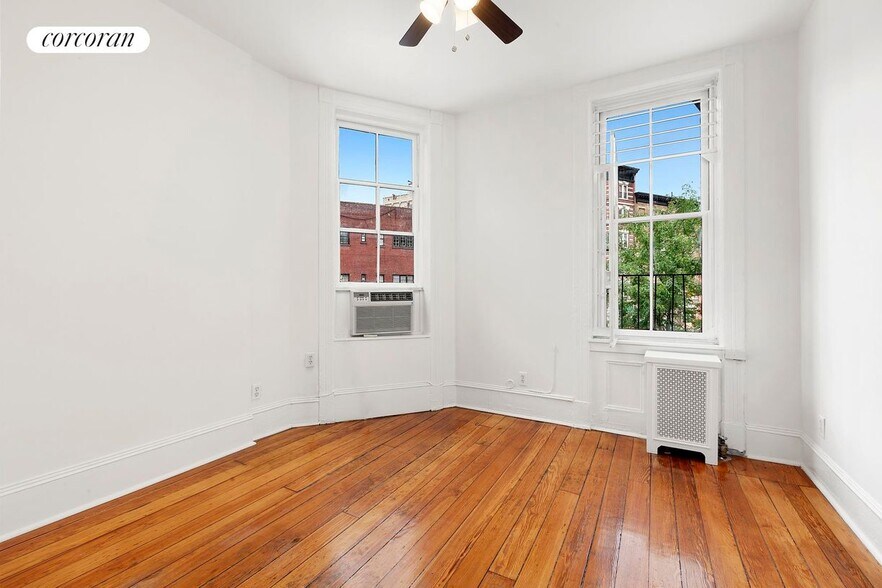 Primary Photo - 163 W 10th St