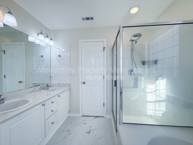 Building Photo - 804 Willowedge Ct