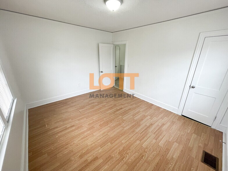 Building Photo - 13 Irene Cir