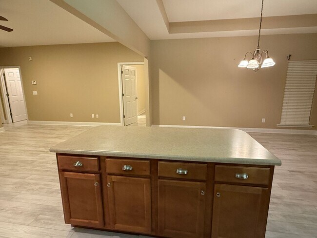 Building Photo - Chelsea Park - One Level 2 Bedroom on a Cu...
