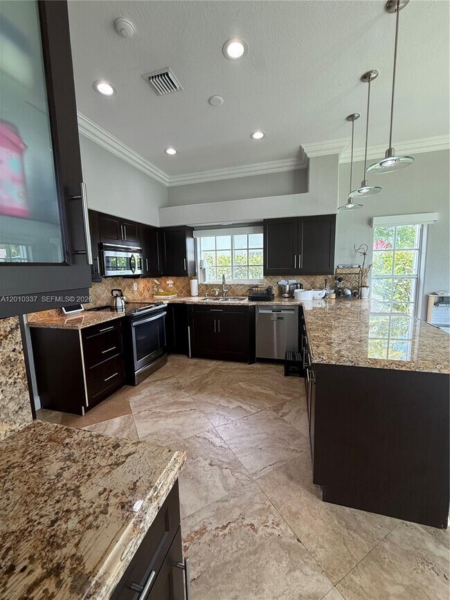 Building Photo - 1070 Capistrano