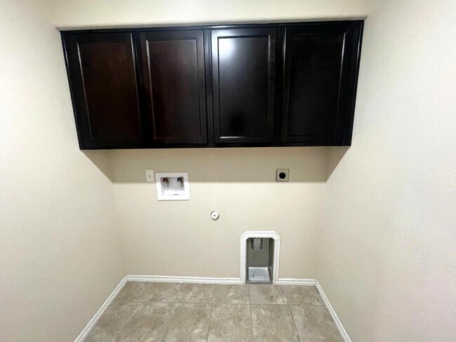 Building Photo - 263 Bainbridge Rd