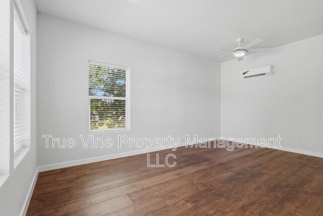 Building Photo - 216 E Fest St