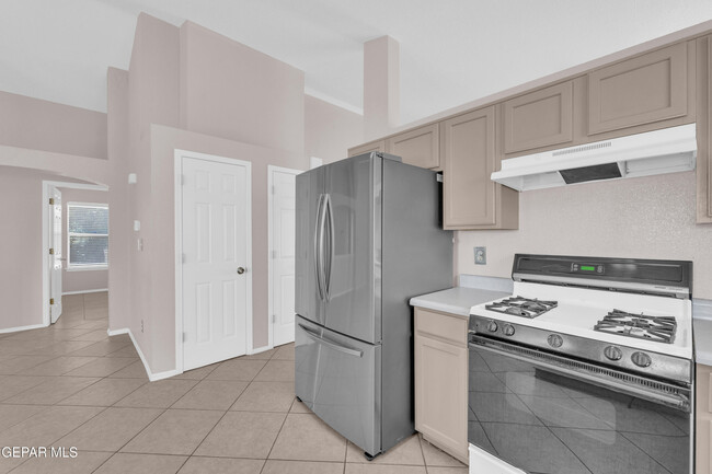 Building Photo - 11868 Oak Crossing Dr