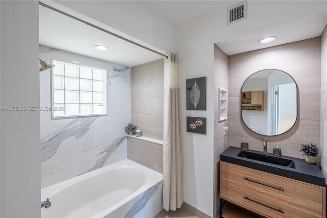 Building Photo - 3255 NE 184th St