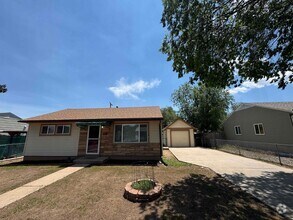 Building Photo - 2 Bedroom Ranch with 1 Car garage