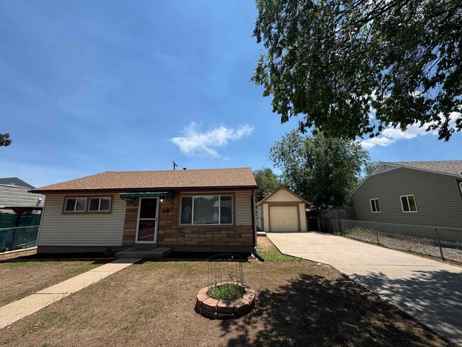 Primary Photo - 2 Bedroom Ranch with 1 Car garage