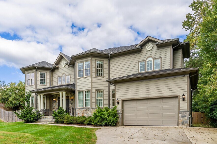 Building Photo - 829 Golden Arrow St