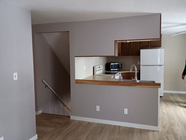 Building Photo - Private 2 bed 1.5 bath home in Spring Lake