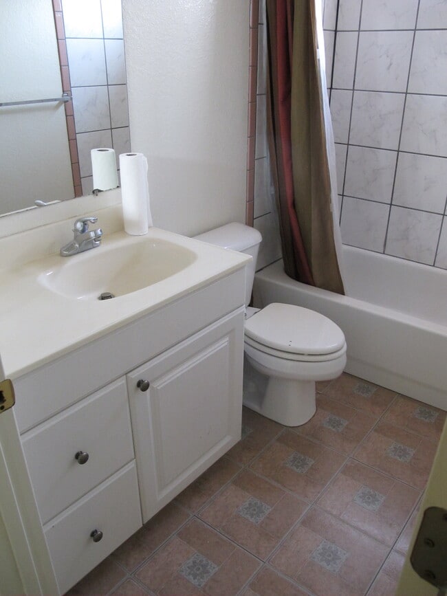 Building Photo - 1620 N Fremont Ave