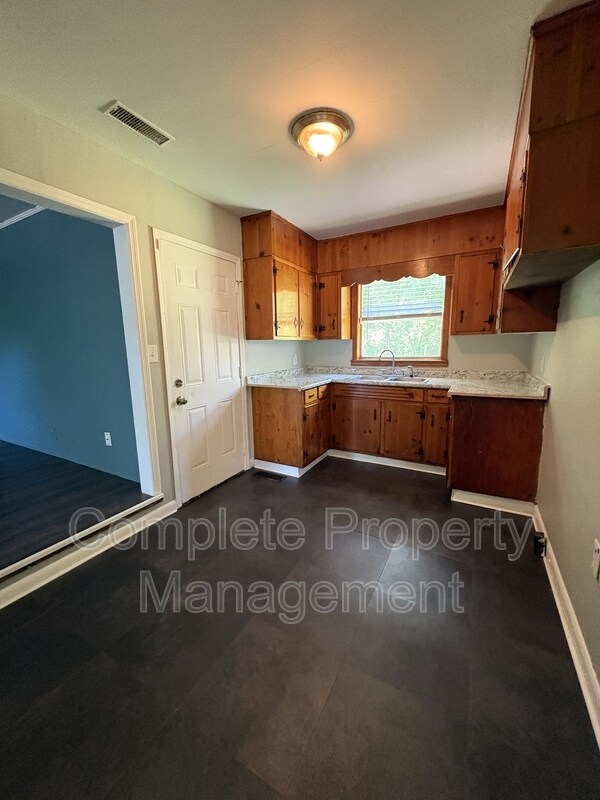 Building Photo - 1221 Carol Cir